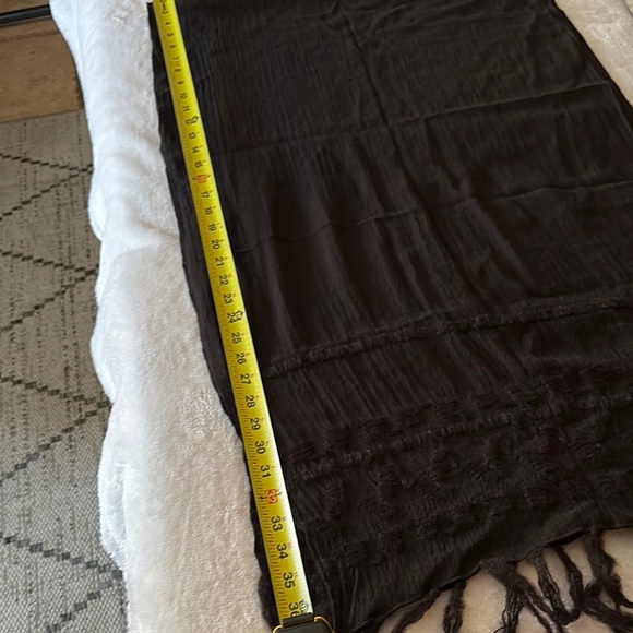 BNWOT 100% Wool Elegant Black Fringed Embroidered Scarf by OSKA - Picture 7 of 9